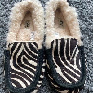 Ugh slippers Zebra print like brand new